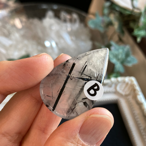 062336天然石ブラックトルマリンインクォーツ虹入り 062336天然石ブラックトルマリンインクォーツ虹入り