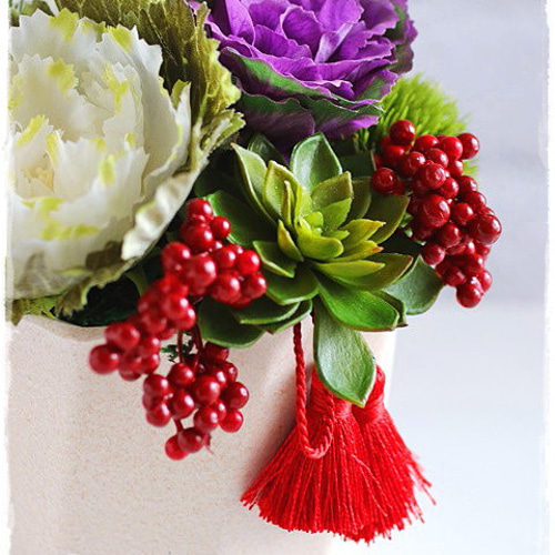 お正月アレンジ】さりげなくナチュラルに、葉ボタンの寄せ植え風