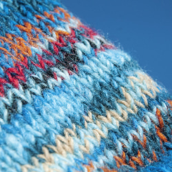 手編みウール スカーフ/ニット スカーフ/かぎ針編みストライプ スカーフ/内側起毛スカーフ - グラデーション オーシャン ブル 10枚目の画像