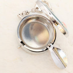 十字架と歯車の携帯灰皿 2枚目の画像