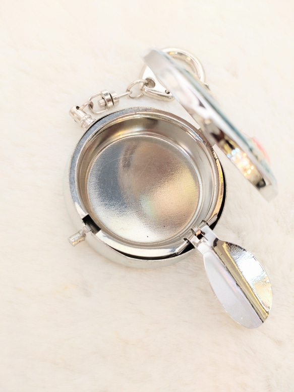 十字架と歯車の携帯灰皿 2枚目の画像