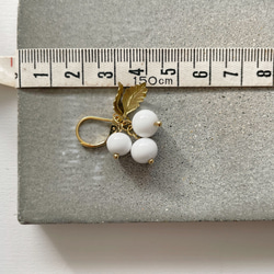[snow berry] Snowberry 耳環 ▷ 優雅/邀請/小/真實/復古珠子/白色/白色/ 第9張的照片