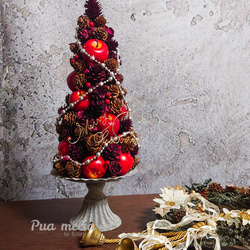 りんご と たっぷり 木の実 の ピラミーデ ｜ クリスマス　ツリーアレンジ　赤色　プレゼント　オールシーズン 2枚目の画像