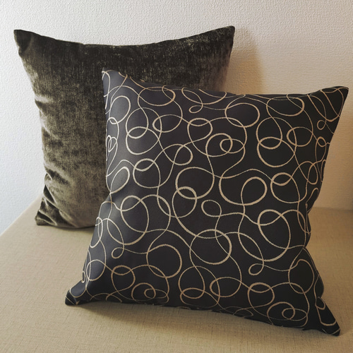 ホテルライクな大人っぽいリボン柄 ブラック クッションカバー