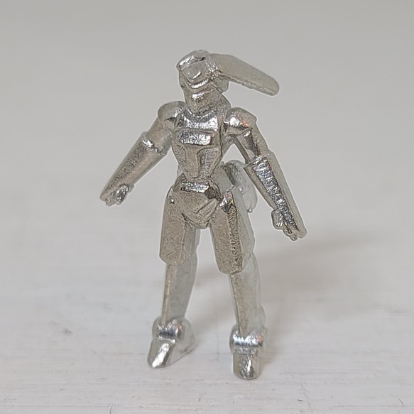 小さなSFロボットのメタルフィギュア ツインテールタイプ  ピューター工芸 男性へのプレゼントにも 1枚目の画像