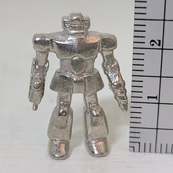 小さなSFロボットのメタルフィギュア ドリルタイプ  ピューター工芸 男性へのプレゼントにも 3枚目の画像