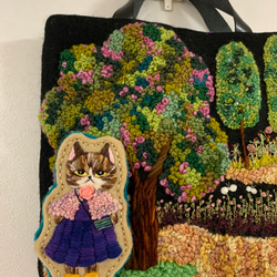 ぽこぽこウール刺繍と猫さんブローチのバッグ 2枚目の画像