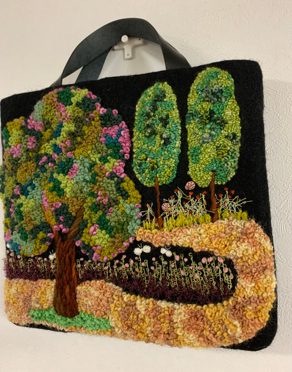ぽこぽこウール刺繍と猫さんブローチのバッグ 5枚目の画像