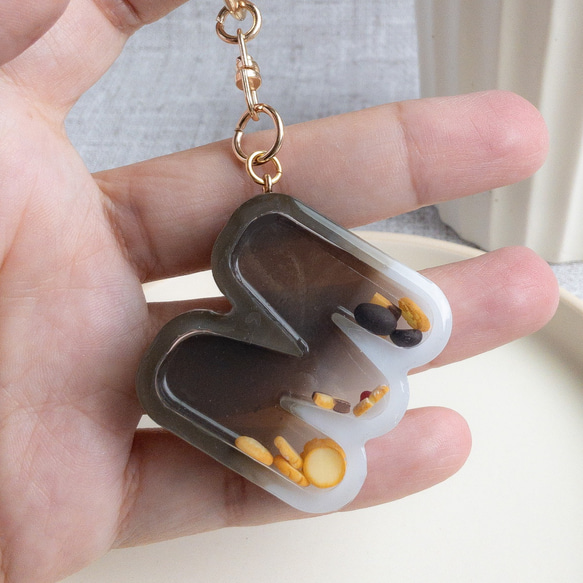 イニシャルシャカシャカキーホルダー（ラテ）［フェイクスイーツ