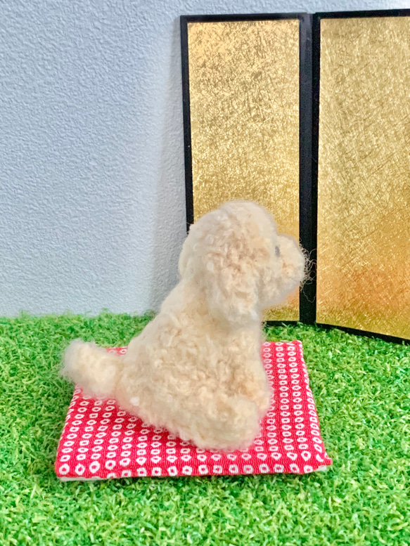 ⁂ ちょこっとおすわりトイプードル⁂ お正月　鏡餅　羊毛フェルト　犬ぬいぐるみ　 6枚目の画像
