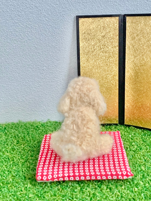 ⁂ ちょこっとおすわりトイプードル⁂ お正月　鏡餅　羊毛フェルト　犬ぬいぐるみ　 7枚目の画像