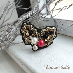 おとなのChinese-holly*ビーズ刺繍ブローチ 1枚目の画像