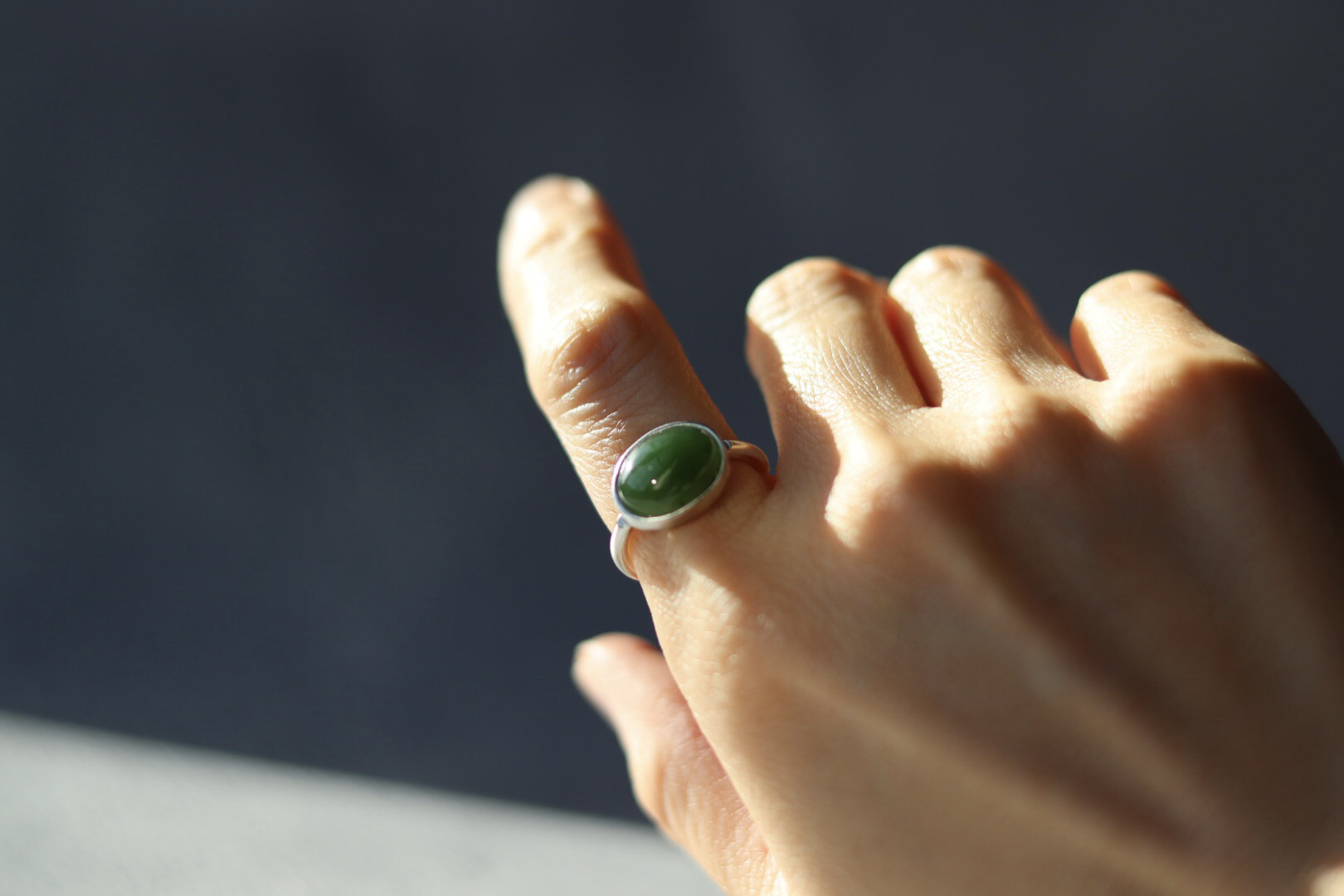 抹茶色ネフライトのゆびわ