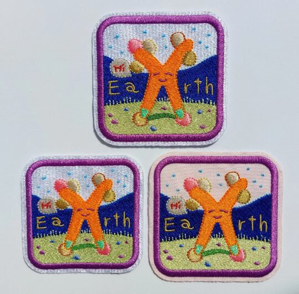 小さな訪問者 小サイズ ワッペン パッチ 刺繍 宇宙 アップリケ カワイイ 可愛い かわいい 面白い ユニーク 個性的 5枚目の画像
