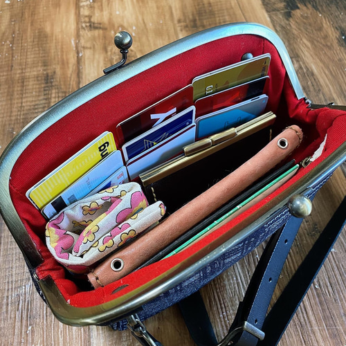 デニムリメイクと古布のちょっと大きめがま口財布【やくよけ】これ一つ