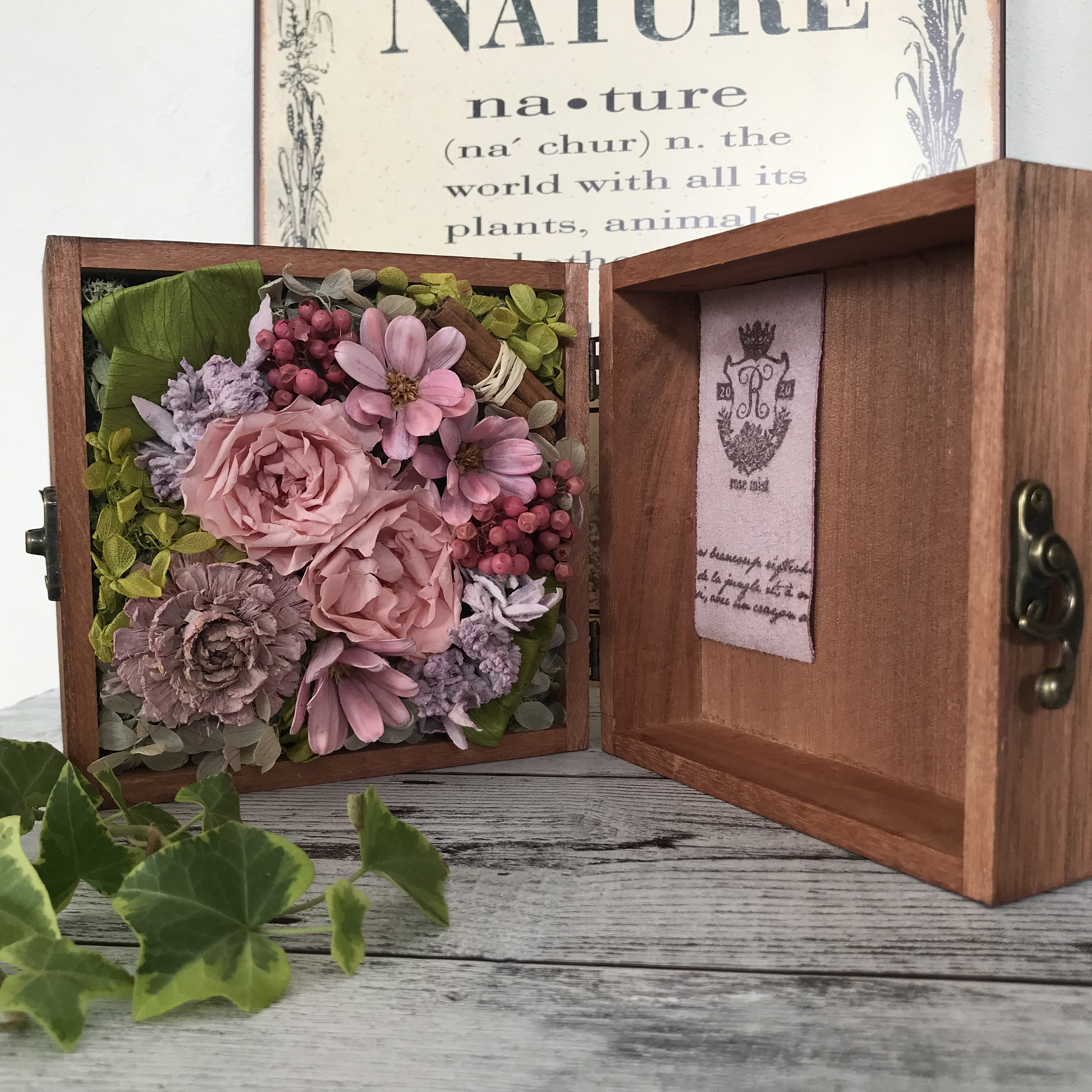 ウッドボックスアンティーク調　 マジョリカローズ　プリザーブドフラワーアレンジメント　母の日　プレゼント