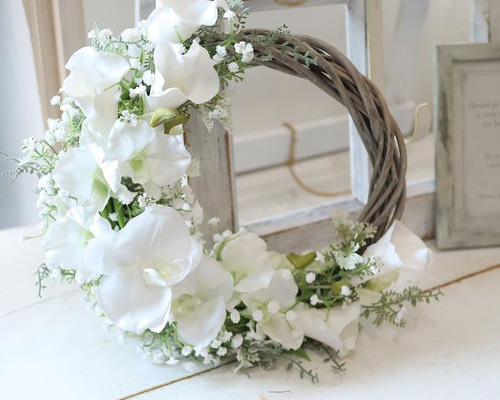 ホワイトフラワーリース ハーフムーン 玄関リース ギフト インテリア