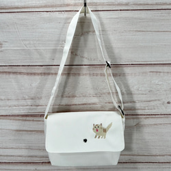 現品限り】【送料無料】驚き猫のワンポイント刺繍 キャンバス内