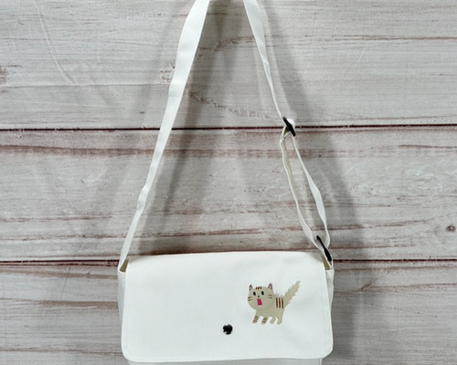 COACH 猫刺繍 ホワイトショルダーバッグ 9c6607fb4f6e08041fce97131bb407