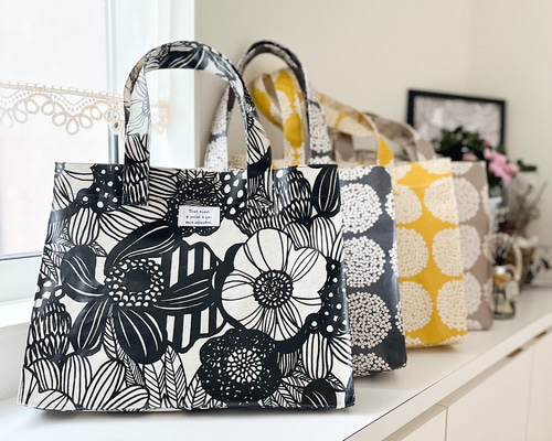 肩かけ可能】ラミネート の 横長 トートバッグ(北欧柄)サブバッグ/A4