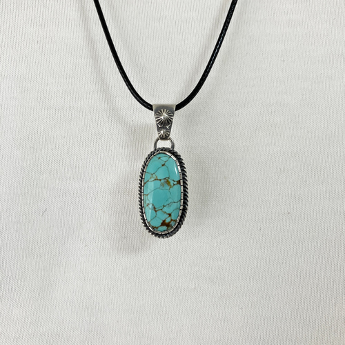 トルコ石付きシルバー925 ペンダント　インディアンジュエリー トルコ石付きシルバー925 ペンダント インディアンジュエリー