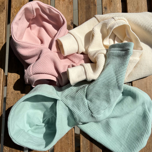 犬服　ハンドメイド　人気のくすみカラー♪ ワッフルニットのパーカータンクトップ ワッフル生地 犬服 フーディー フード パーカー トイプードル チワワ