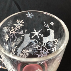 Christmas！トナカイと雪の結晶のマグカップ/温かいのもok 5枚目の画像