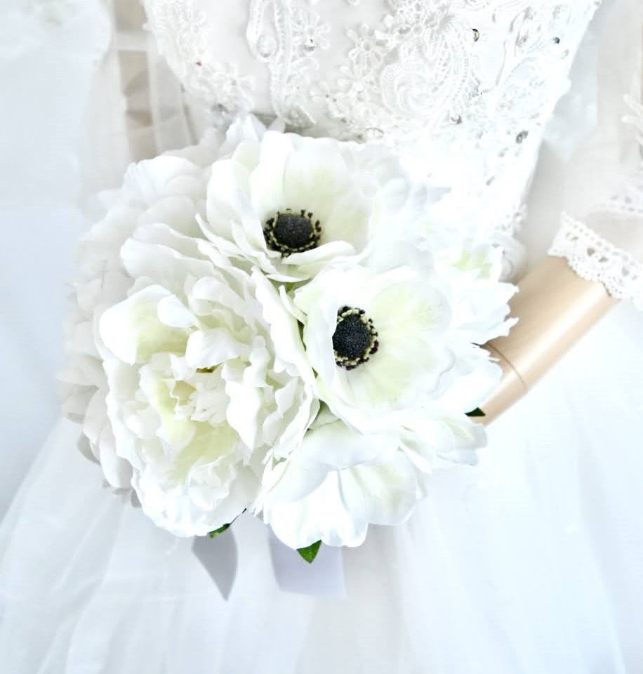 NEW＊即納OK　グロッシーなアネモネとシャクヤクのクラッチブーケ