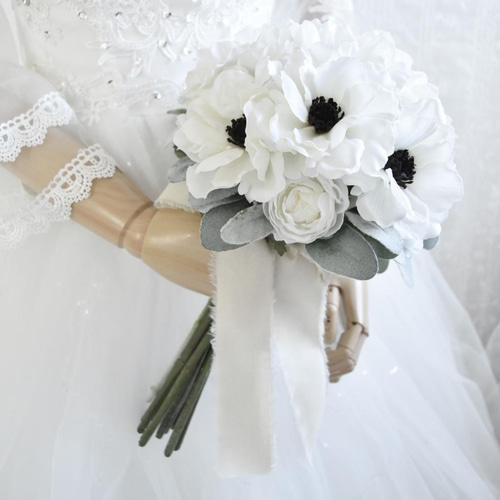 NEW＊パンダアネモネとラナンキュラスのスタイリッシュブーケ