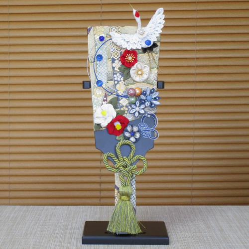 つまみ細工 羽子板黒塗り 飾り台付き ミニ木札 正月 祝い 初節句 一点