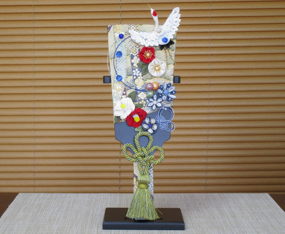 つまみ細工 羽子板黒塗り 飾り台付き ミニ木札 正月 祝い 初節句 一点