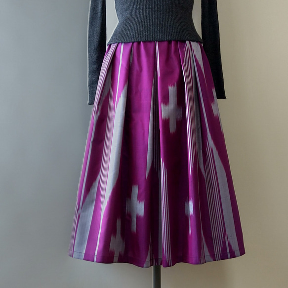 着物リメイク　銘仙のタックスカート　紫に矢絣　A 1枚目の画像