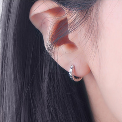 耳環 18k金圈形耳環 簡約K18可折疊圈形耳環 鑽石切割女士18k金 第3張的照片