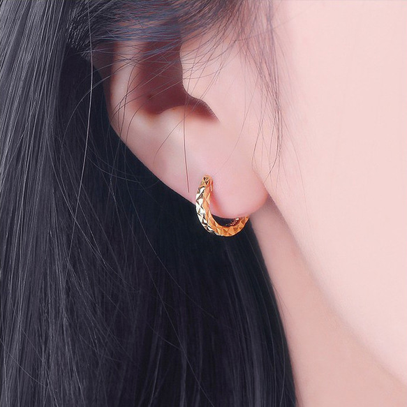 耳環 18k金圈形耳環 簡約K18可折疊圈形耳環 鑽石切割女士18k金 第4張的照片