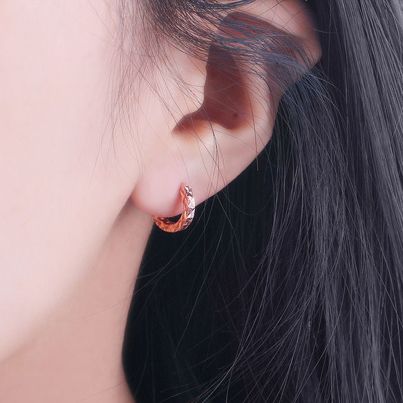 耳環 18k金圈形耳環 簡約K18可折疊圈形耳環 鑽石切割女士18k金 第2張的照片