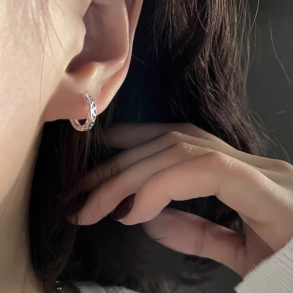 耳環 18k金圈形耳環 簡約K18可折疊圈形耳環 鑽石切割女士18k金 第5張的照片