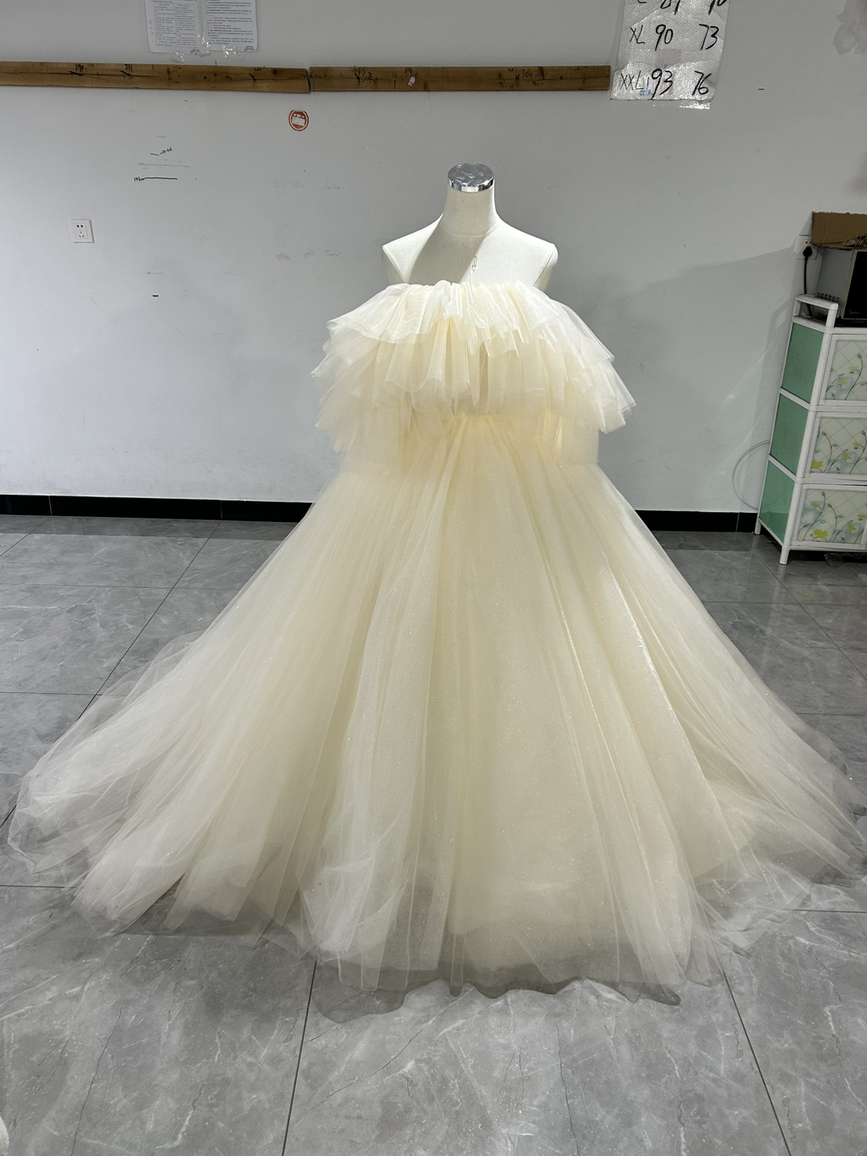 韓国 トレーン オフショルダー ブラック ロングドレス 結婚式