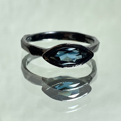 ロンドンブルートパーズ マーキスカット ブラックメッキ シルバーSV925