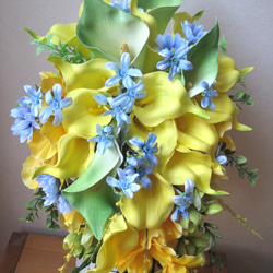 カラーリリーのクラッチキャスケードブーケ♪ブートニア付き♪生花みたいに綺麗な造花です♪高品質なのに安い 2枚目の画像
