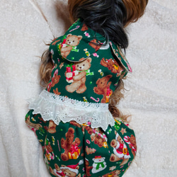 着せやすい犬服★グリーンのくまさんサンタのワンピース★オーダーメイドで 2枚目の画像