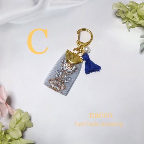 キーホルダー＊ インド刺繍リボン タッセルorチャーム付き  