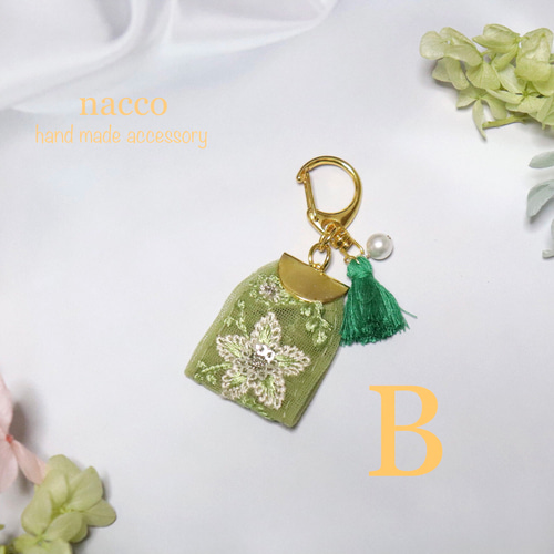 キーホルダー＊ インド刺繍リボン タッセルorチャーム付き
