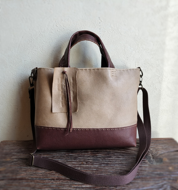 mainichi tote shoulder　パールグレイ✗チョコ　ピッグスキンレザー 1枚目の画像