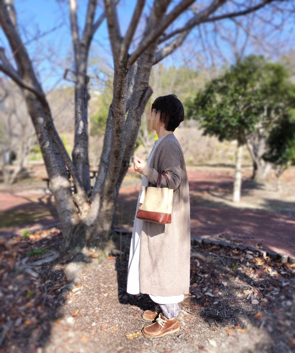 mainichi tote shoulder　パールグレイ✗チョコ　ピッグスキンレザー 20枚目の画像