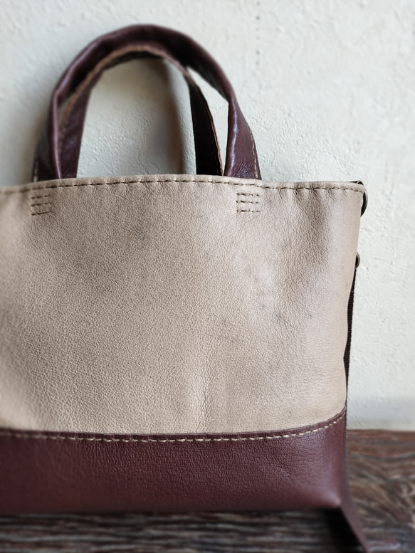 mainichi tote shoulder　パールグレイ✗チョコ　ピッグスキンレザー 6枚目の画像