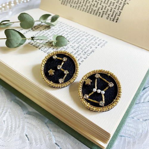 冬の星座ブローチ】オリオン座 カシオペア座 刺繍ブローチ⭐︎星座
