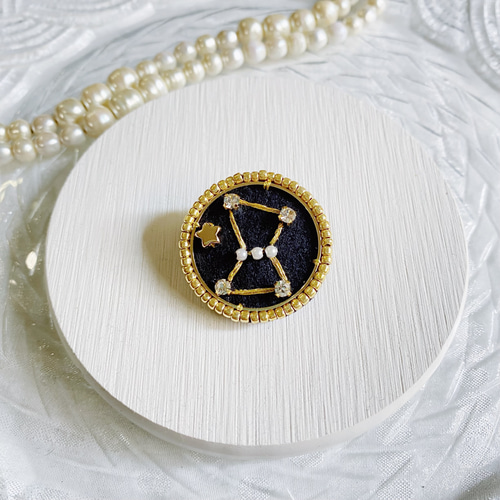冬の星座ブローチ】オリオン座 カシオペア座 刺繍ブローチ⭐︎星座