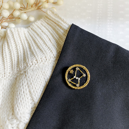 冬の星座ブローチ】オリオン座 カシオペア座 刺繍ブローチ⭐︎星座
