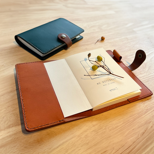 人気ベストセラー】アカデミア A6 レザーノート/ブックカバー/手縫い