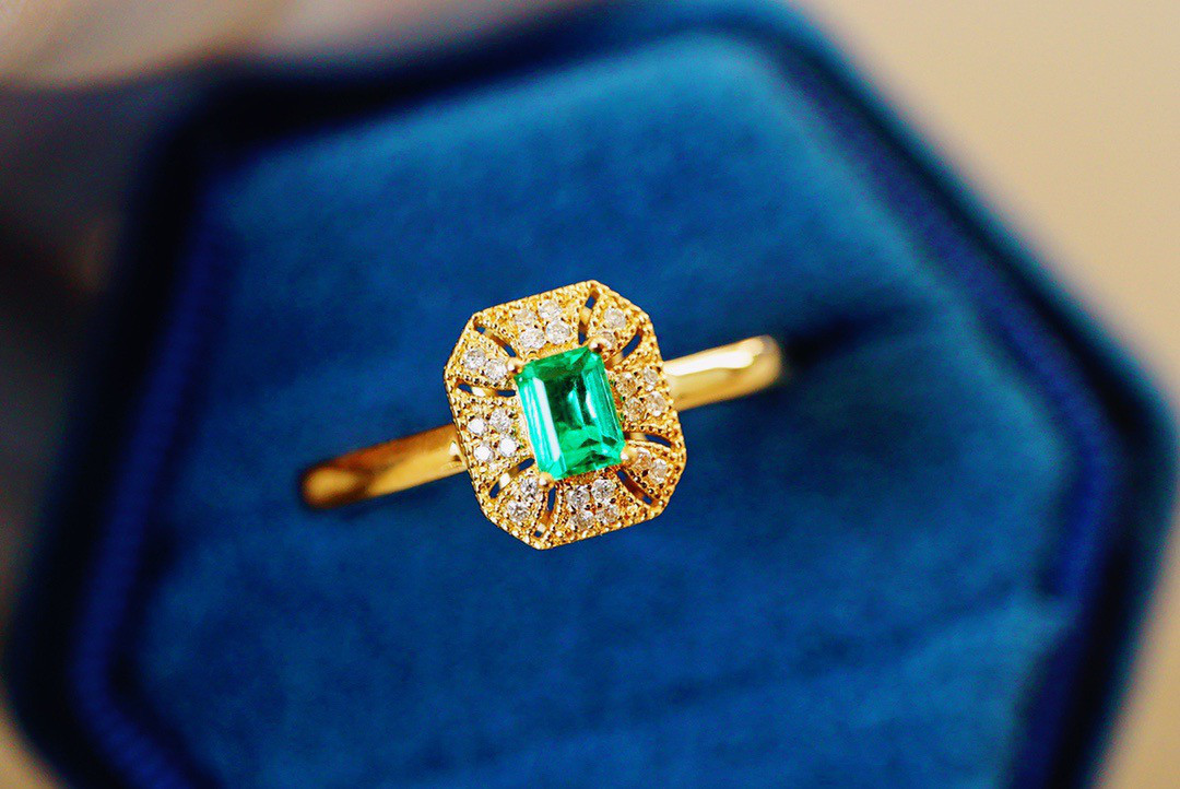 「愛の成就」K18 天然エメラルド　ダイヤモンド　春　並び無い　高貴　5月誕生石　夫婦愛　安定　指輪　リング